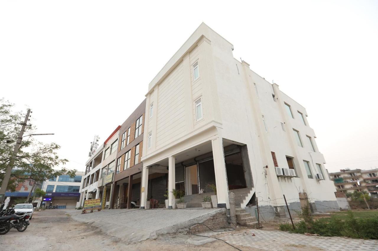 Oyo 43009 The Palm Green Hotel Indraprastha Buitenkant foto