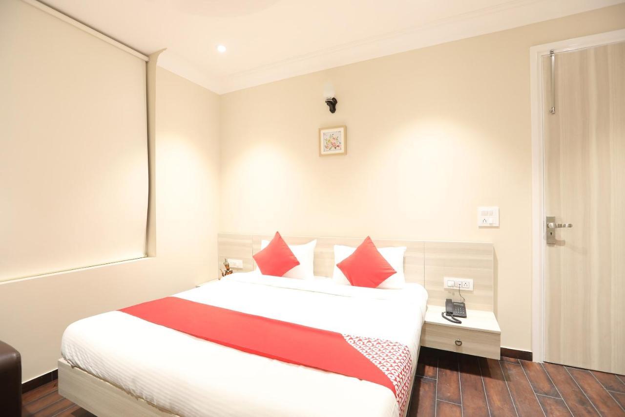 Oyo 43009 The Palm Green Hotel Indraprastha Buitenkant foto