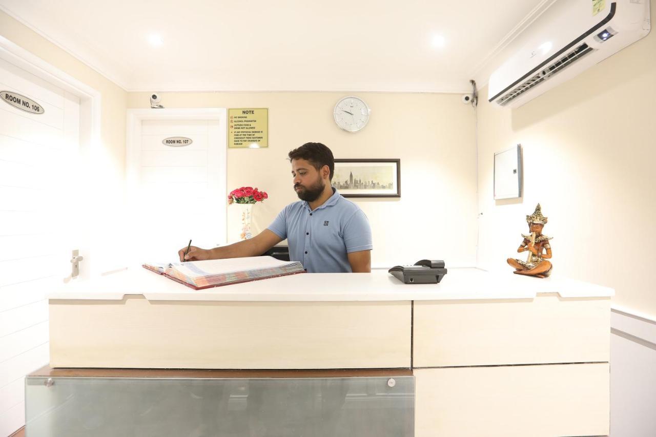 Oyo 43009 The Palm Green Hotel Indraprastha Buitenkant foto