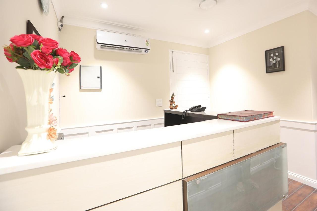 Oyo 43009 The Palm Green Hotel Indraprastha Buitenkant foto